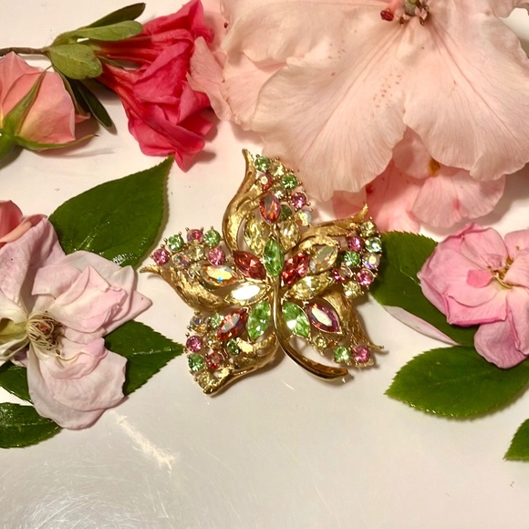 Coro brooch. Pink and green coro brooch. 16 Uranium glass rhinestones brooch 3" - Picture 2 of 3